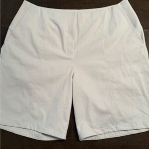 Lulelemon beige shorts